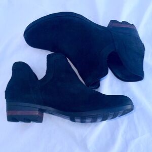 Sorel Lolla Cut Out Ankle Bootie Black Suede Women’s 9